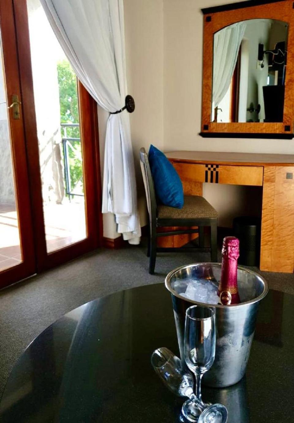 Villa Paradiso Hartbeespoort Bagian luar foto