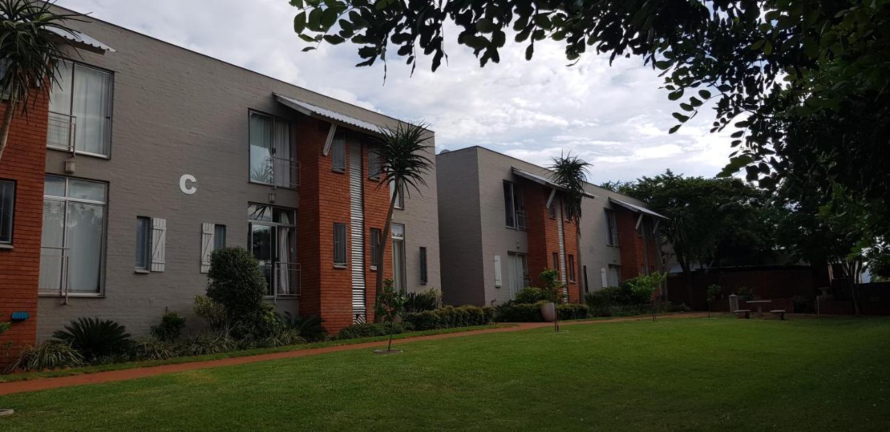 Villa Paradiso Hartbeespoort Bagian luar foto